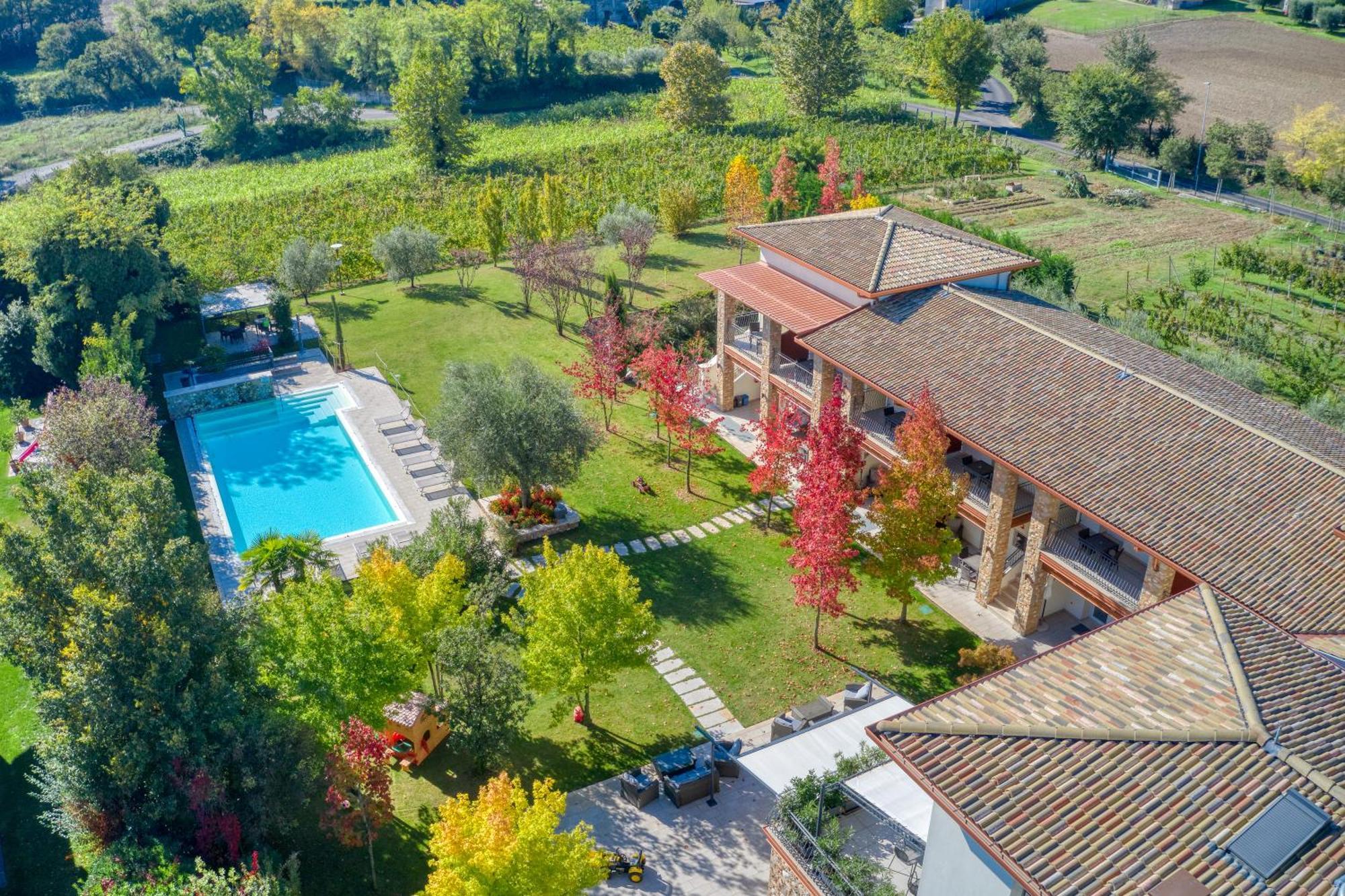 Agriturismo Corte Aurea Desenzano del Garda Exterior photo